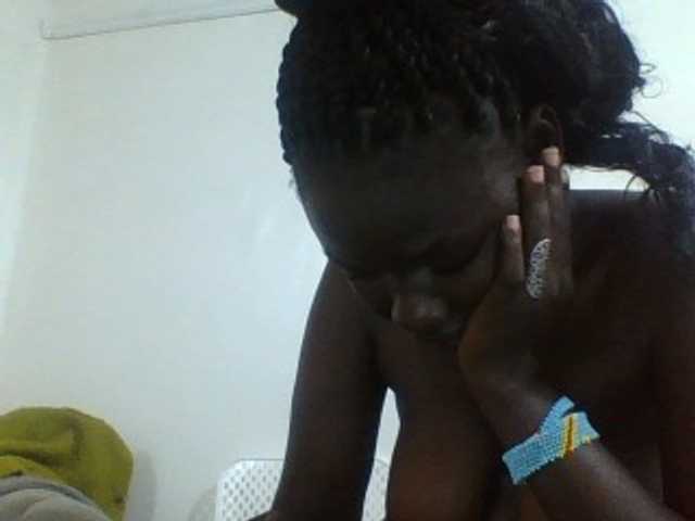Sexxydaphine1 live cam on BongaCams
