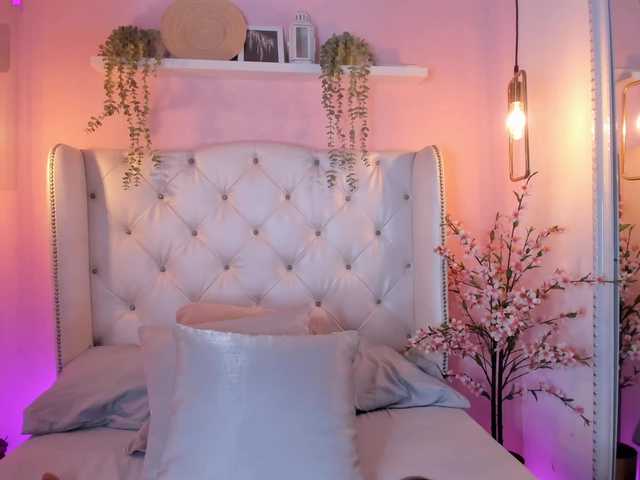 MiaCurly live cam on BongaCams
