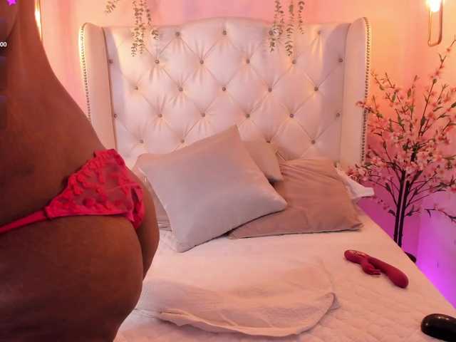 MiaCurly live cam on BongaCams