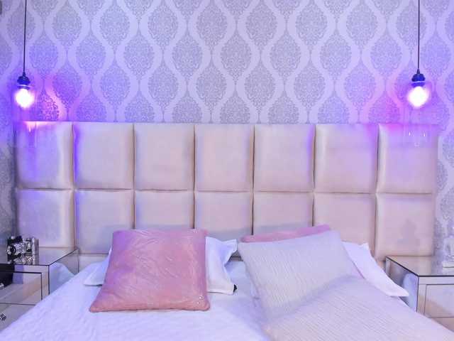 MiaCurly live cam on BongaCams