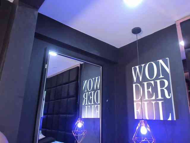 MiaCurly