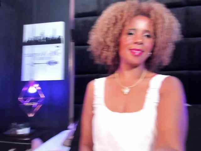MiaCurly