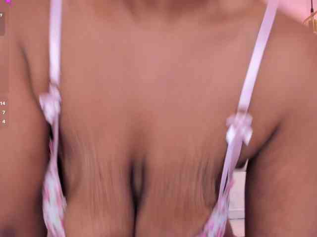 MiaCurly webcam