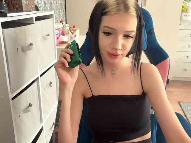 EazyLove156 webcam