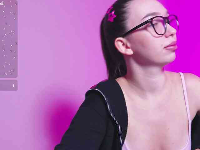 arianahotariana's live room