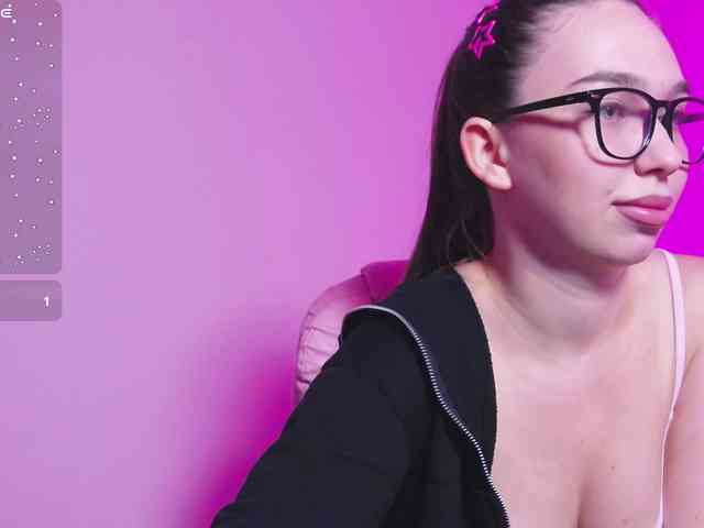 arianahotariana's live room