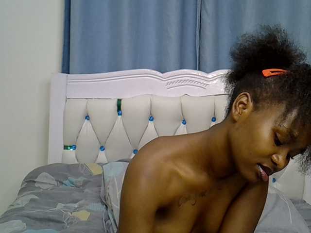 Prettyxoxo live cam on BongaCams