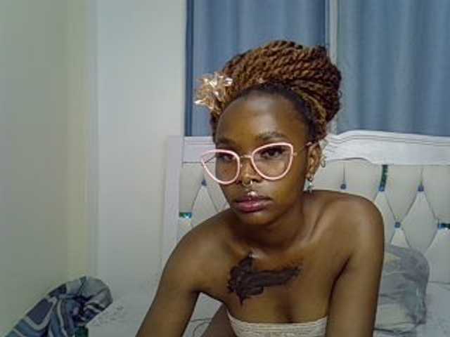 Prettyxoxo live cam on BongaCams