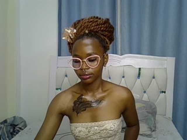 Prettyxoxo live cam on BongaCams