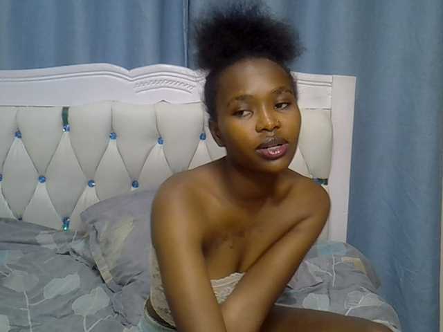 Prettyxoxo live cam on BongaCams
