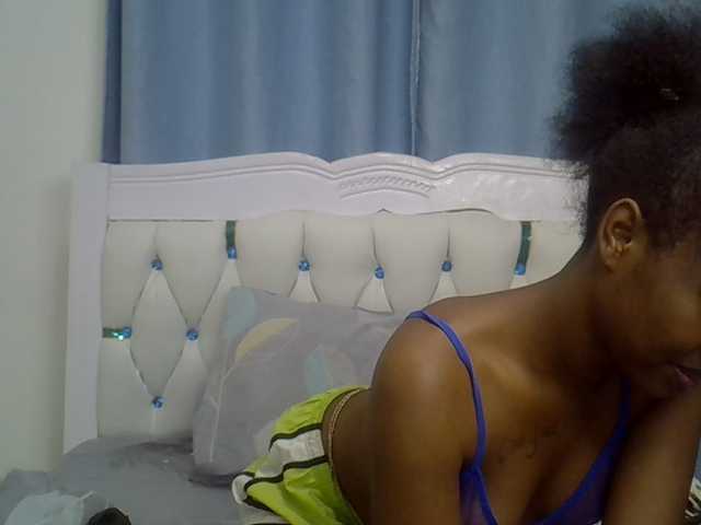 Prettyxoxo live cam on BongaCams