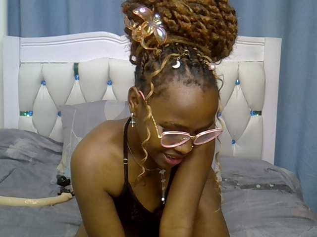 Prettyxoxo live cam on BongaCams