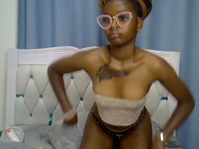 Prettyxoxo live cam on BongaCams