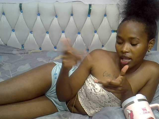 Prettyxoxo live cam on BongaCams