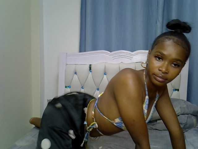Prettyxoxo live cam on BongaCams