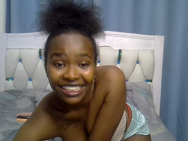 Prettyxoxo live cam on BongaCams