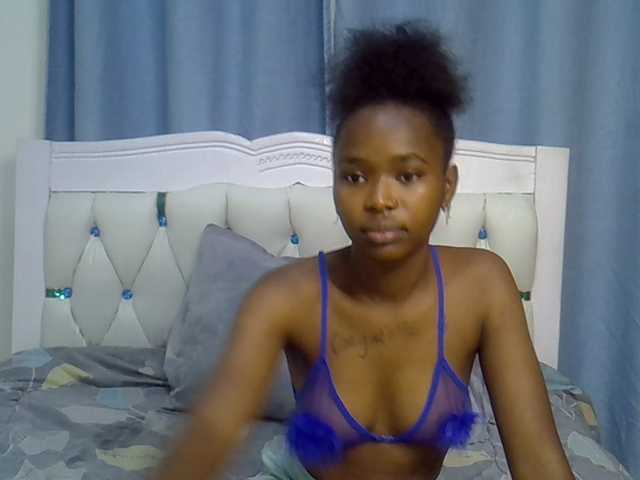Prettyxoxo live cam on BongaCams