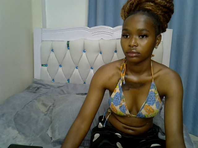 Prettyxoxo live cam on BongaCams