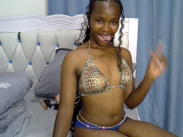 Prettyxoxo live cam on BongaCams