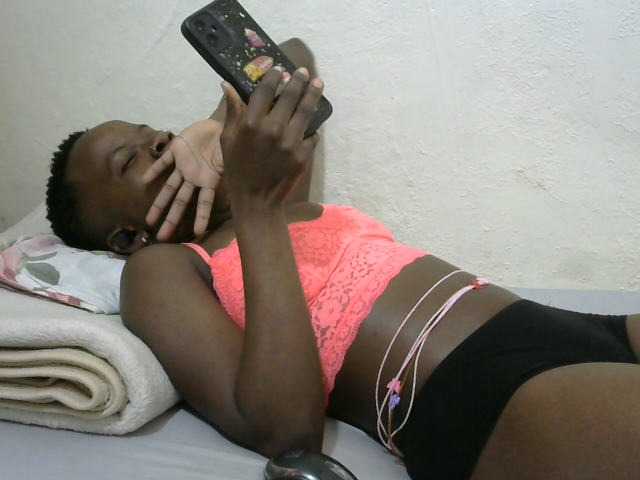 sashadoll8890 live cam on UnifiedCams