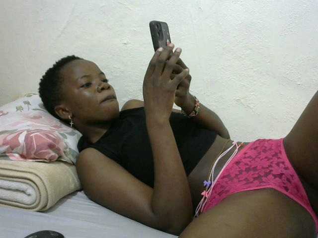 sashadoll8890 live cam on UnifiedCams