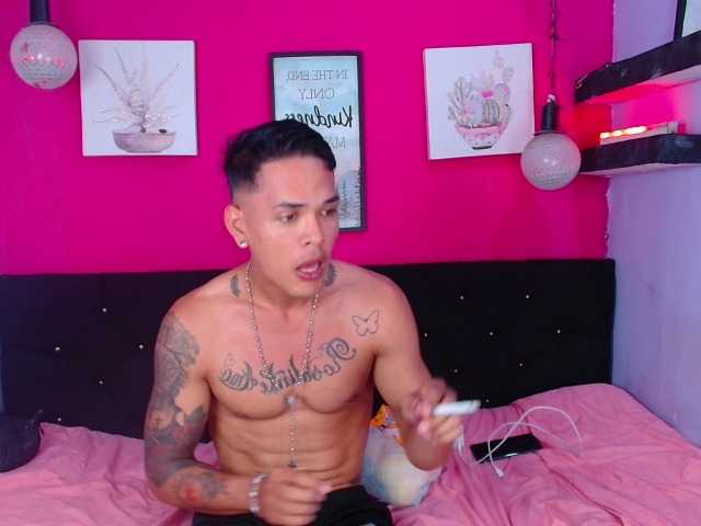 fuckdestroyin live cam on BongaCams