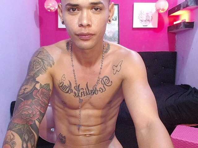 fuckdestroyin live cam on BongaCams