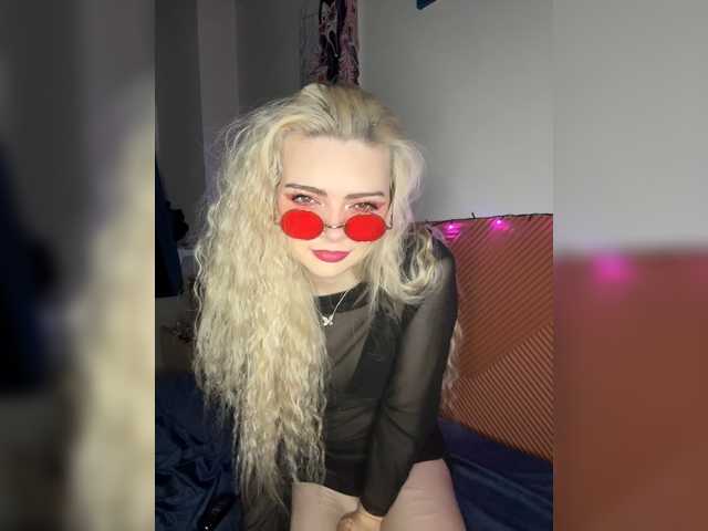 Chanterelle008 live cam on BongaCams