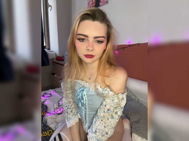Chanterelle008 live cam on BongaCams