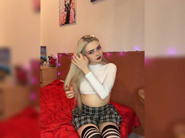 Chanterelle008 live cam on BongaCams
