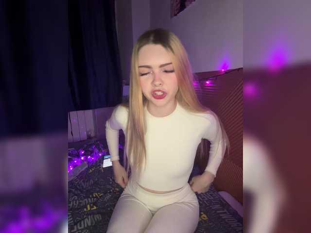 Chanterelle008 live cam on BongaCams