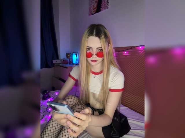 Chanterelle008 live cam on BongaCams