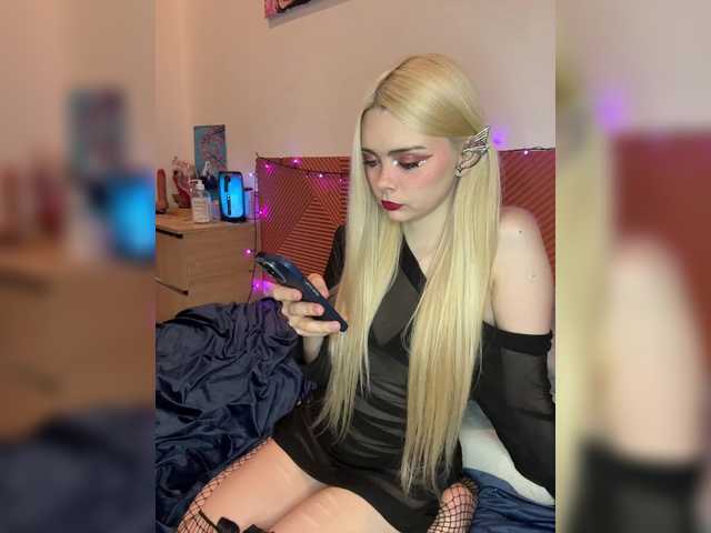 Chanterelle008 live cam on BongaCams