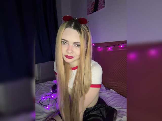 Chanterelle008 live cam on BongaCams