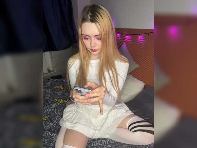 Chanterelle008 live cam on BongaCams