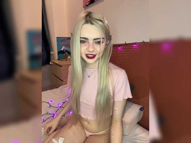 Chanterelle008 live cam on BongaCams