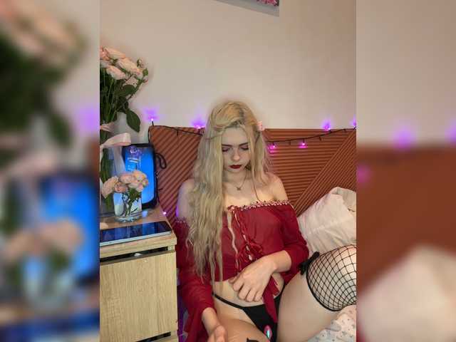 Chanterelle008 live cam on BongaCams