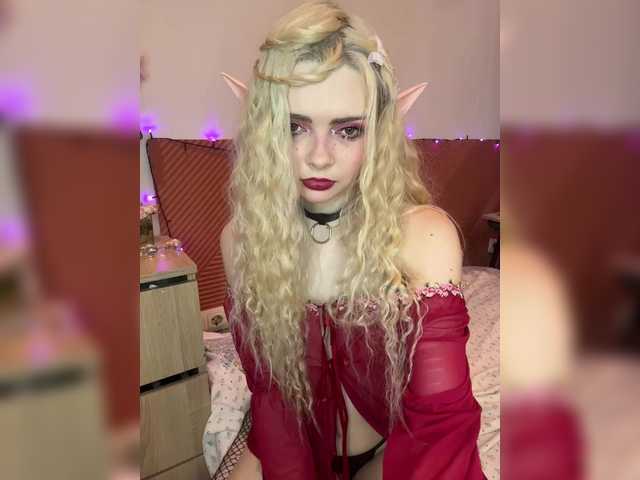 Chanterelle008 live cam on BongaCams