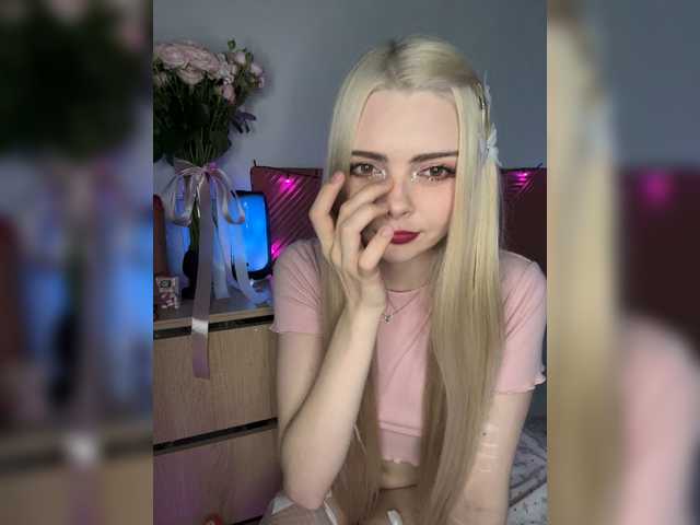 Chanterelle008 live cam on BongaCams