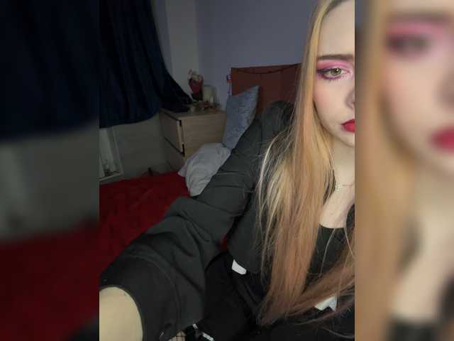 Chanterelle008 live cam