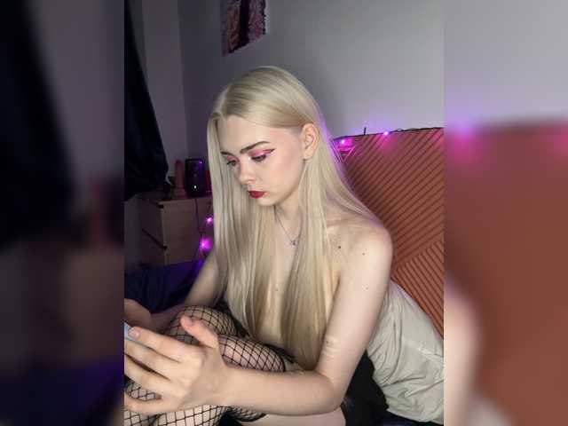 Chanterelle008 live cam on BongaCams