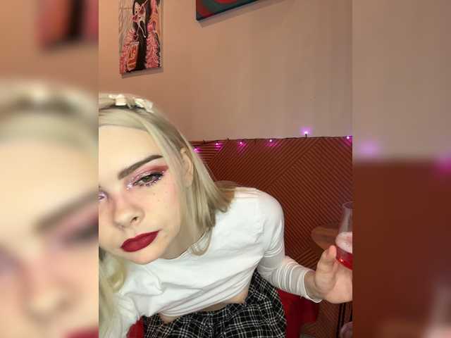 Chanterelle008 live cam on BongaCams