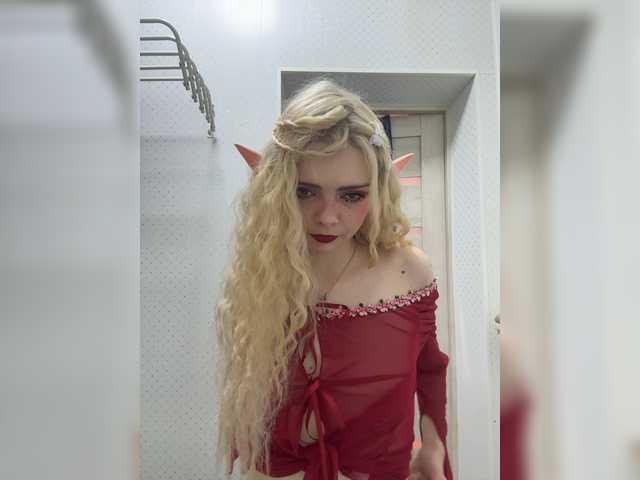 Chanterelle008 live cam on BongaCams