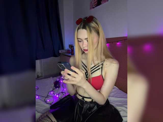 Chanterelle008 live cam on BongaCams
