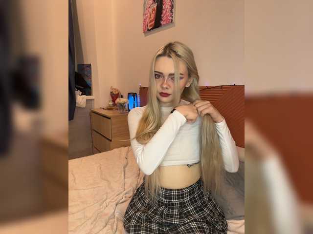 Chanterelle008 live cam on BongaCams