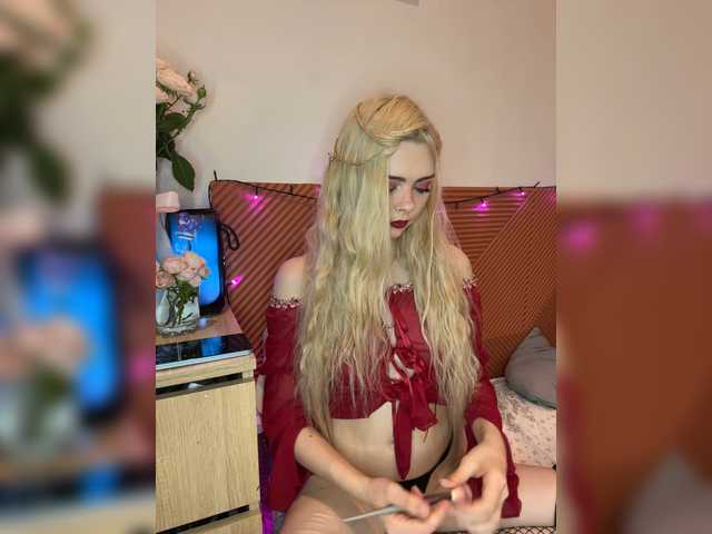 Chanterelle008 live cam on BongaCams