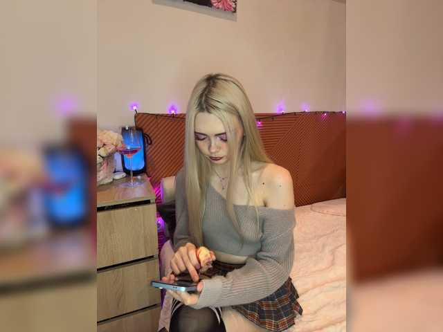 Chanterelle008 live cam on BongaCams