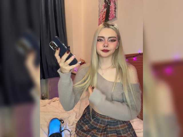 Chanterelle008 live cam on BongaCams