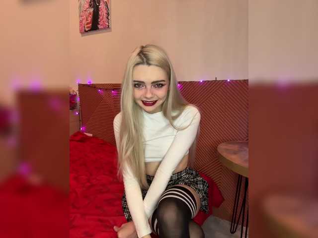 Chanterelle008 live cam on BongaCams