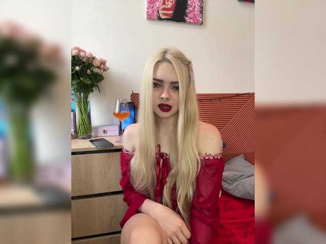 Chanterelle008 live cam on BongaCams